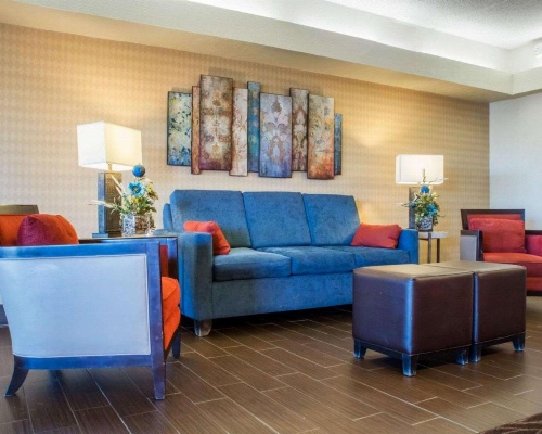 Comfort Inn & Suites Rochester Niagara Falls image 4