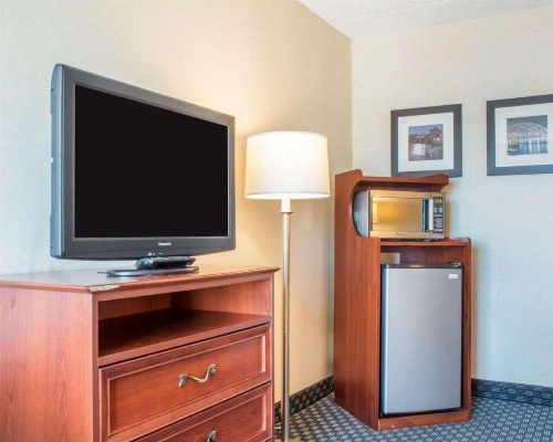 Comfort Inn & Suites Rochester Niagara Falls image 10