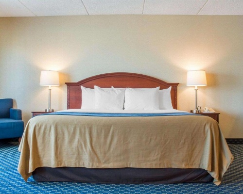 Comfort Inn & Suites Rochester Niagara Falls image 3